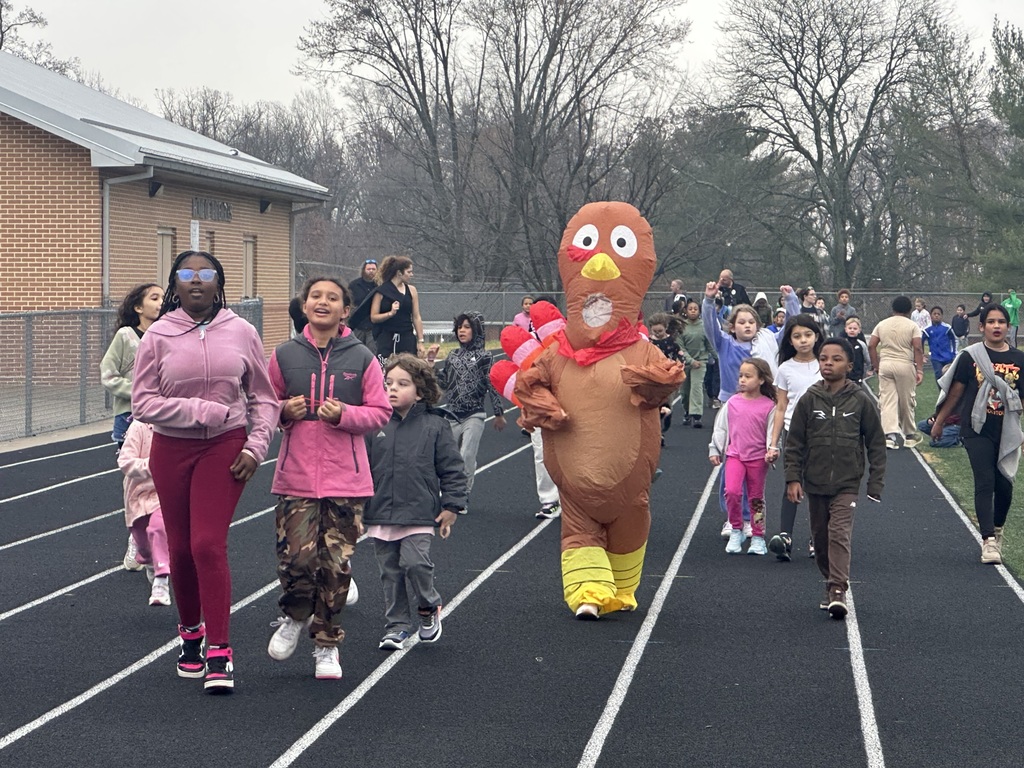 Bakerfield students trotting with the turkey!