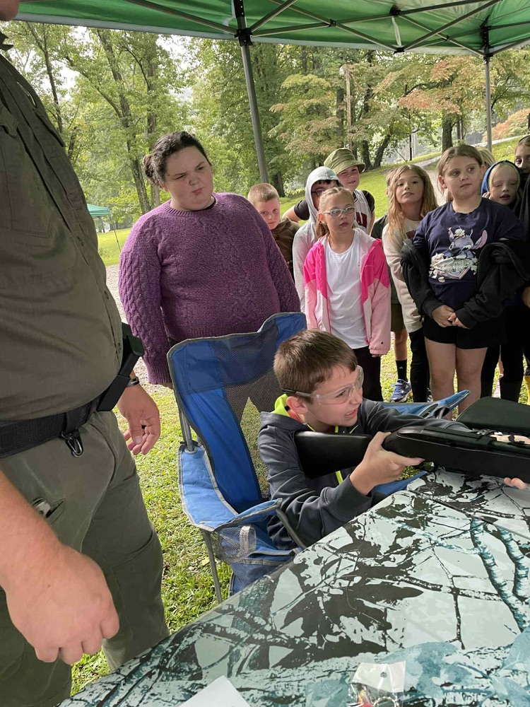 4th grade 4-H Environmental Day at Martins Fork Lake.