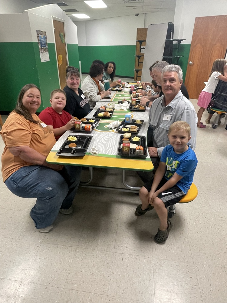Thank you to everyone who joined us for our 4th-8th grade Grandparents Day! A huge thank you to our Kitchen Staff they always do an amazing job!! 