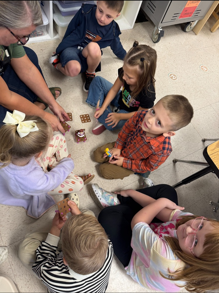 GHES kindergarteners read and acted out the story of “Goldilocks and the Three Bears” with puppets. They then got to work together to build Papa Bear, Mama Bear, and Baby Bear’s chairs.