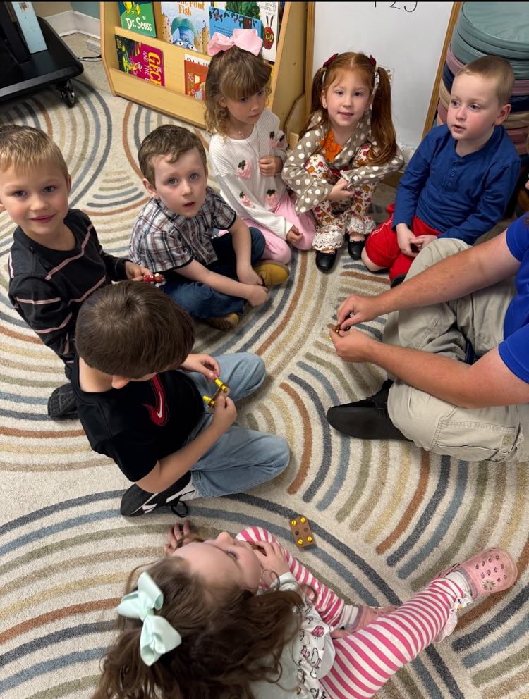 GHES kindergarteners read and acted out the story of “Goldilocks and the Three Bears” with puppets. They then got to work together to build Papa Bear, Mama Bear, and Baby Bear’s chairs.