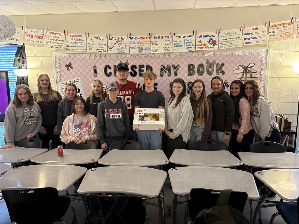 Mrs. Mitchell's 2nd period sophomore English class won her monthly attendance award with an average attendance of 94% for the month of September. This was a 4% increase from their August attendance average. They celebrated their win with an ice cream cake from DQ. 