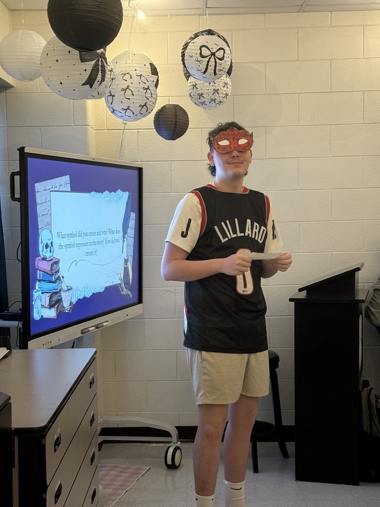 Students in Mrs. Bowling’s English classes presented projects that they created over the story “The Maque of the Red Death” by Edgar Allan Poe. Students were tasked with recreating a symbol from the story, sharing their product with the class, and explaining the significance of the symbol. 🎭📖
