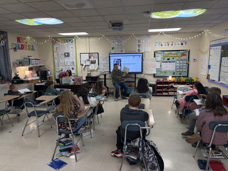 📚✨ A big thank you to our special guest reader, Stephen Daniel, for sharing his time and reading to our PreK–4th grade students in celebration of Read Across America! 🌟