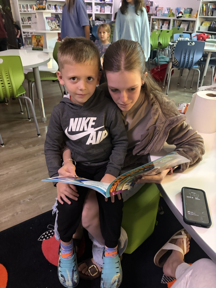 📚