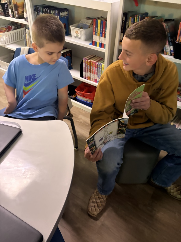 📚