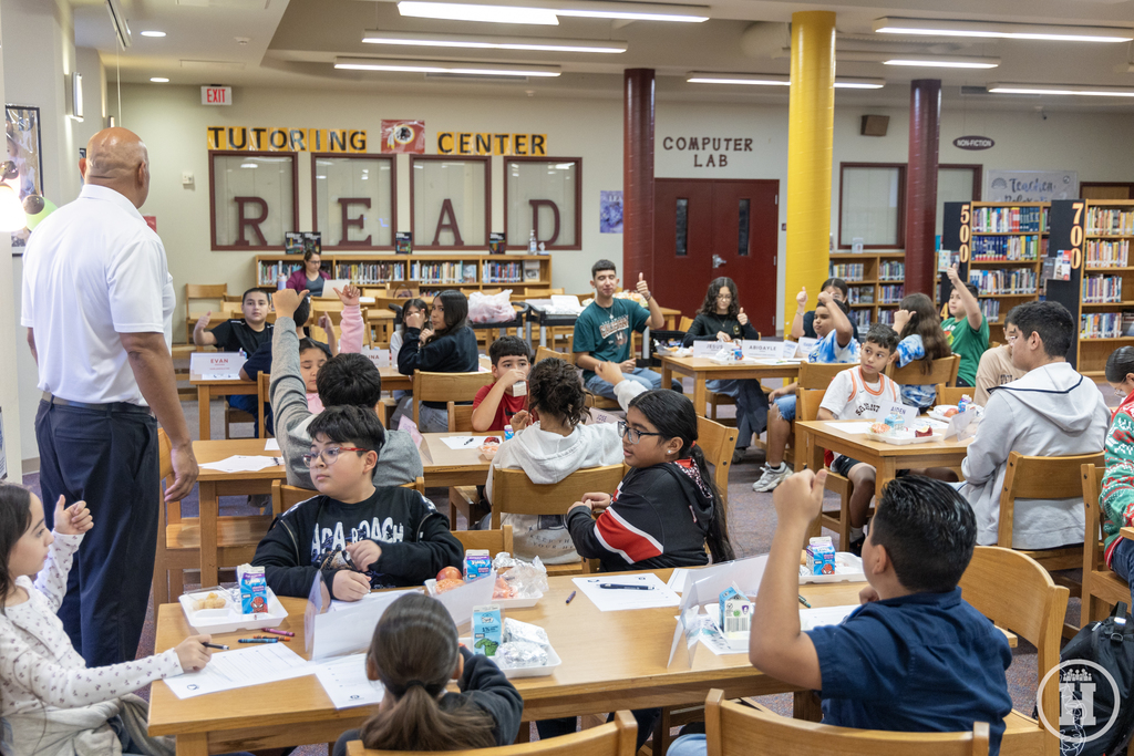 That' a wrap on our last Student Advisory Council meeting of 2024! Student representatives from across Harlandale ISD met with Superintendent Mr. Soto today to discuss important topics such as campus nutrition, in-demand careers and higher education. These meetings provide students a platform to share valuable feedback and ideas on issues impacting their schools, ensuring their voices are heard. Thank you to our incredible students for your thoughtful contributions and dedication to improving our District!