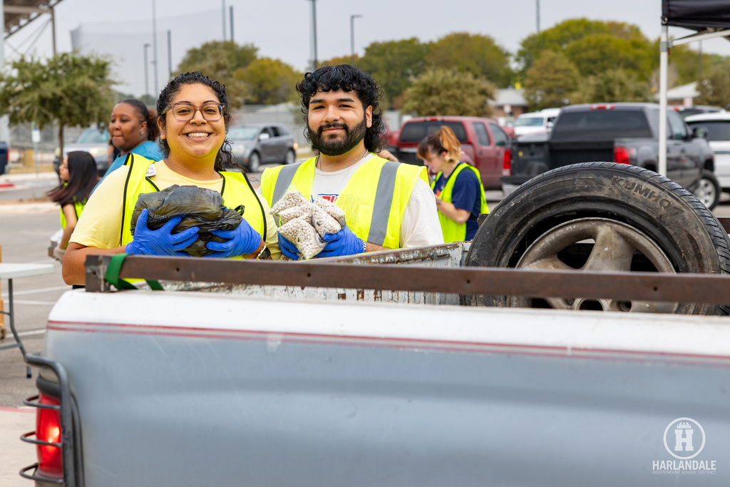 251021 Food Pantry-7