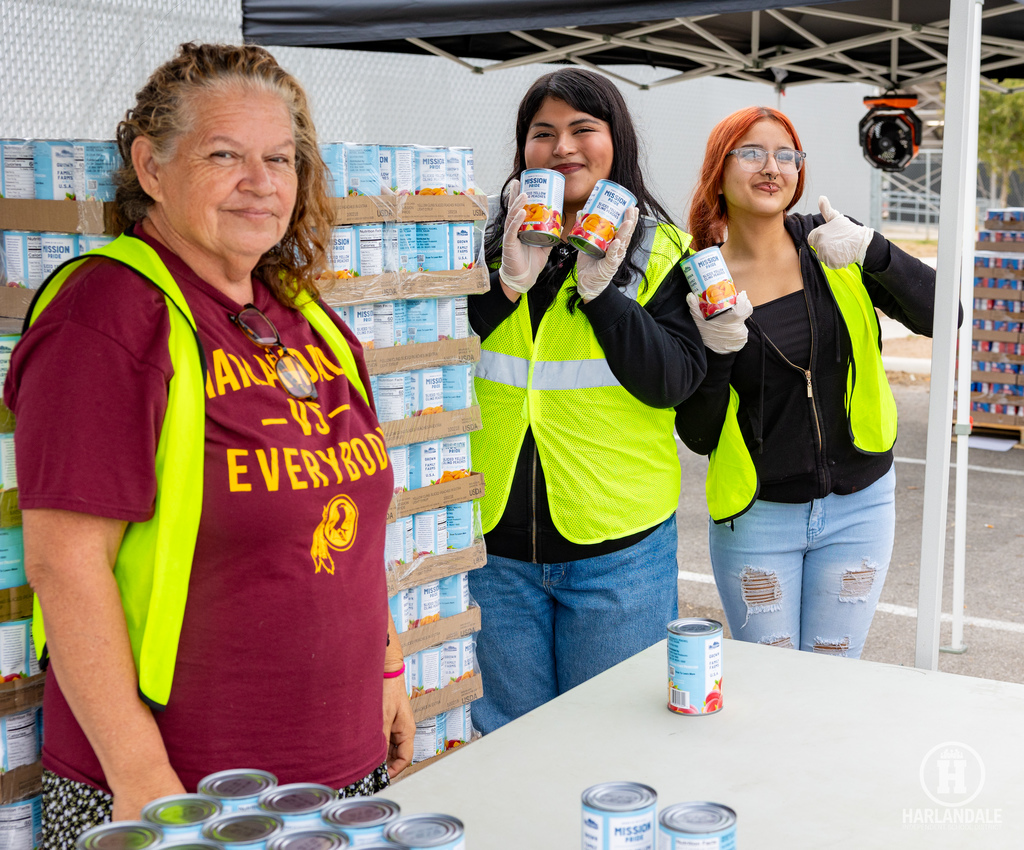 251021 Food Pantry-8