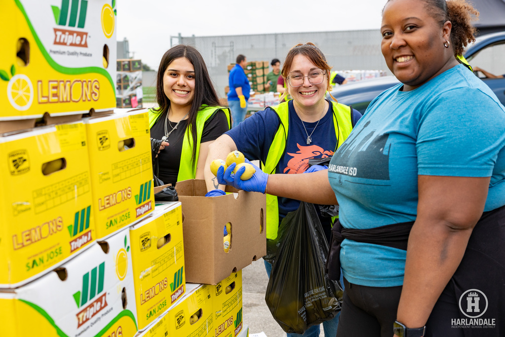 251021 Food Pantry-13