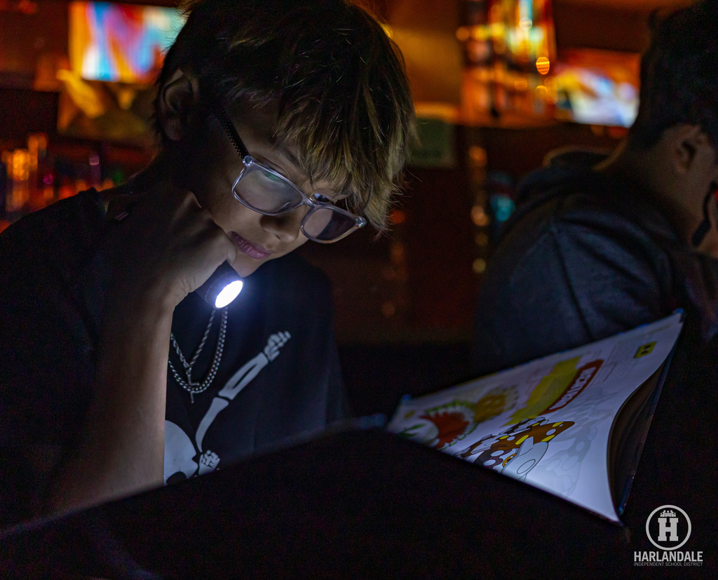 251124 Gillette Read Dark-6