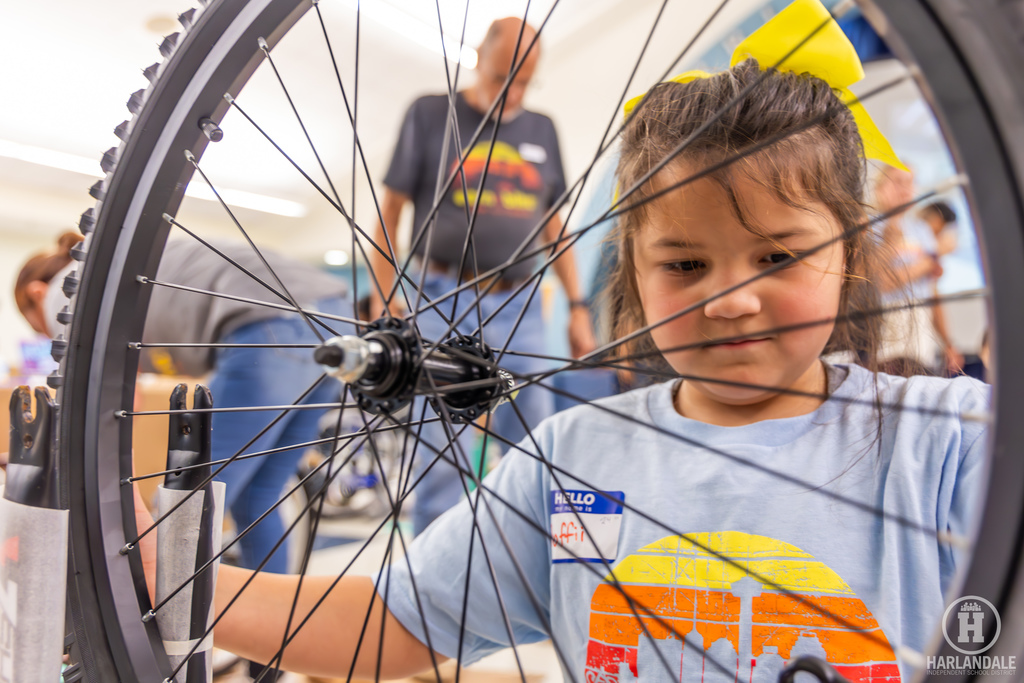 Harlandale ISD Build a Bike Night