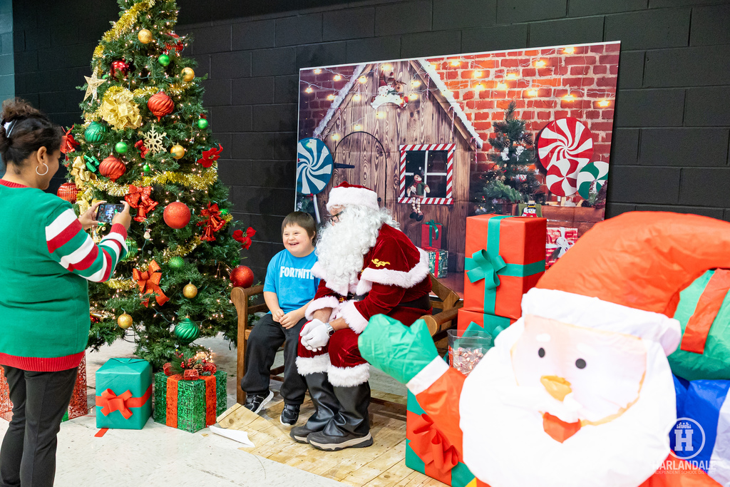 251209 Bellaire Santa-4