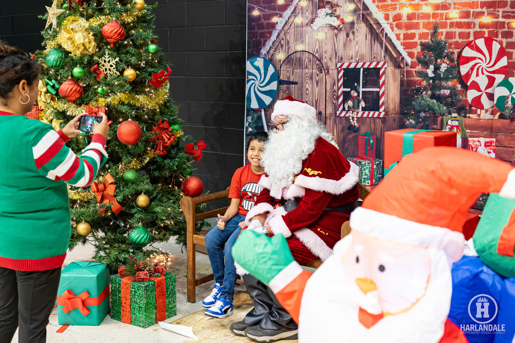 251209 Bellaire Santa-5