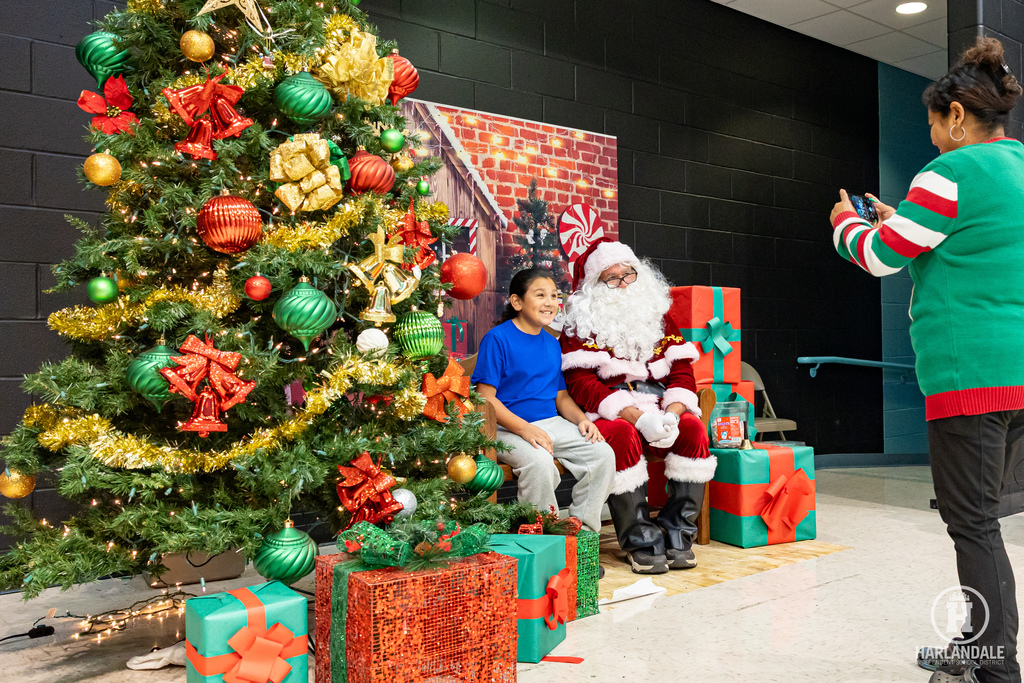 251209 Bellaire Santa-3