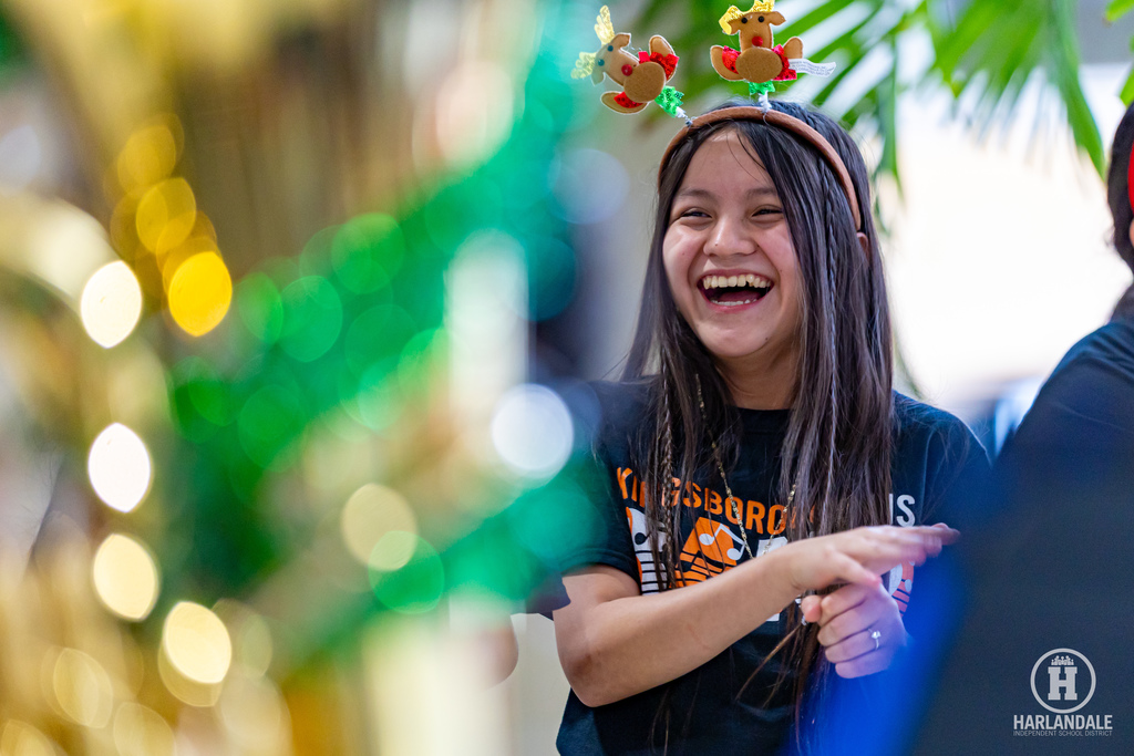 251213 Airport Concert-27