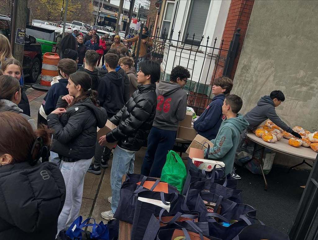 Students at The Apostles' House serving Thanksgiving Meals.