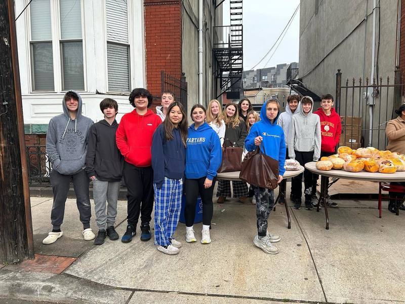 Students in Newark giving out meal bags for thanksgiving