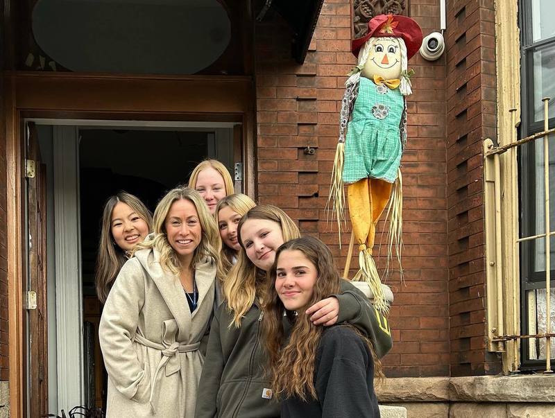 Students posing with Ms. Nitzberg after giving out meal bags for thanksgiving
