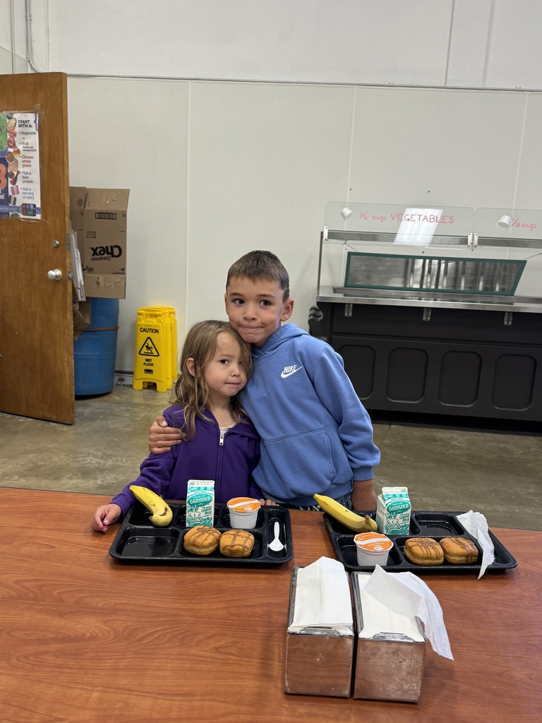 two children with their school lunch