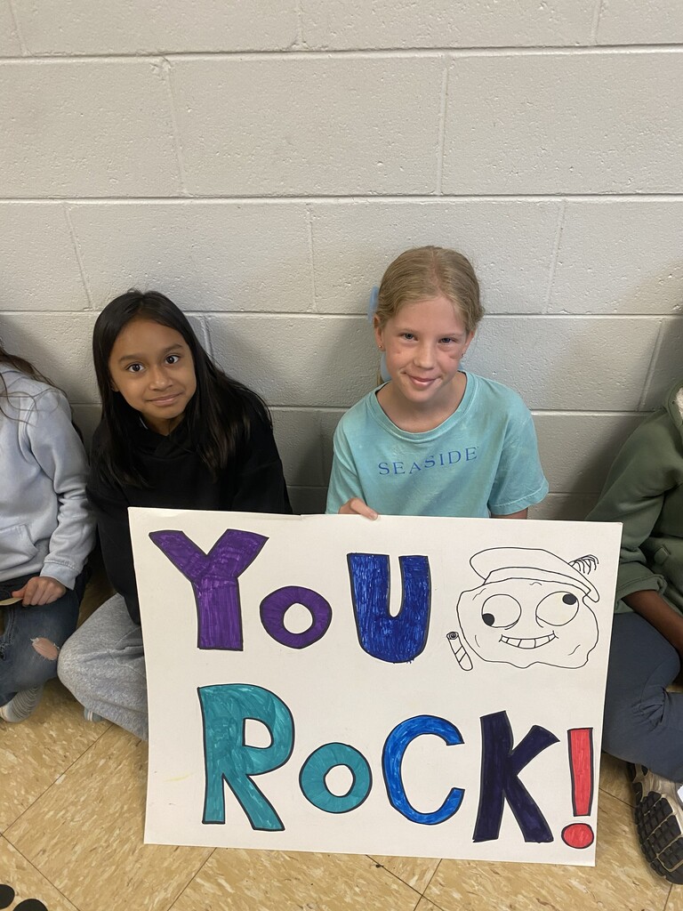 Park students cheer on the seniors