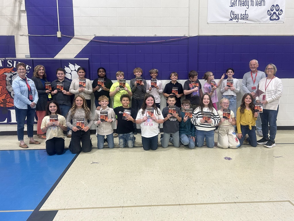 students receiving kiwanas books