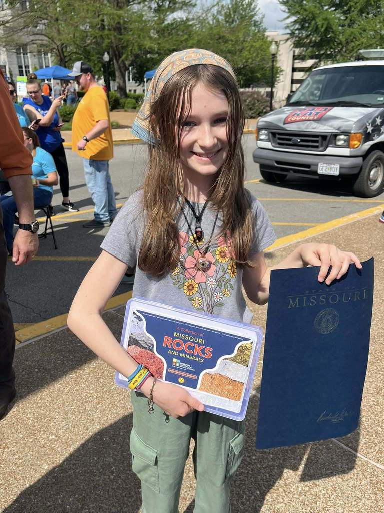 5th grade student won MO Earth Day slogan contest