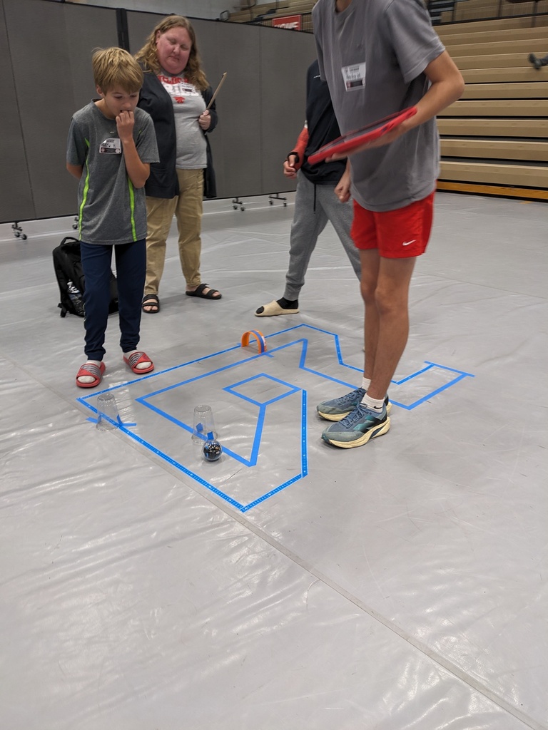 Harrisburg 8th grade team programming their robots course