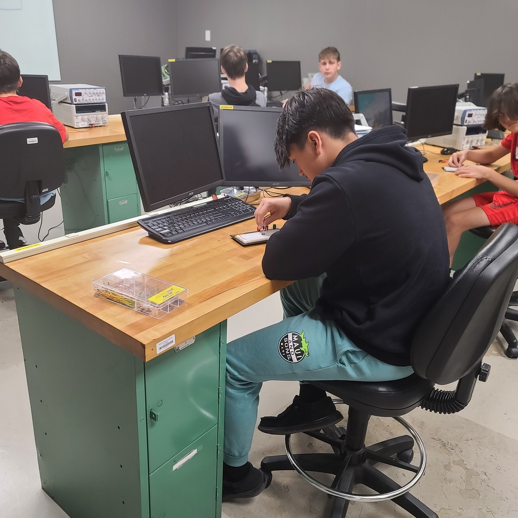 Mrs. Chott took students to MACC-Columbia to explore the Mechatronics Department. Students were able to learn about PLCs, AC/DC Electronics, and Robotics, and explore how these skills are used in advanced manufacturing and technology careers. 
