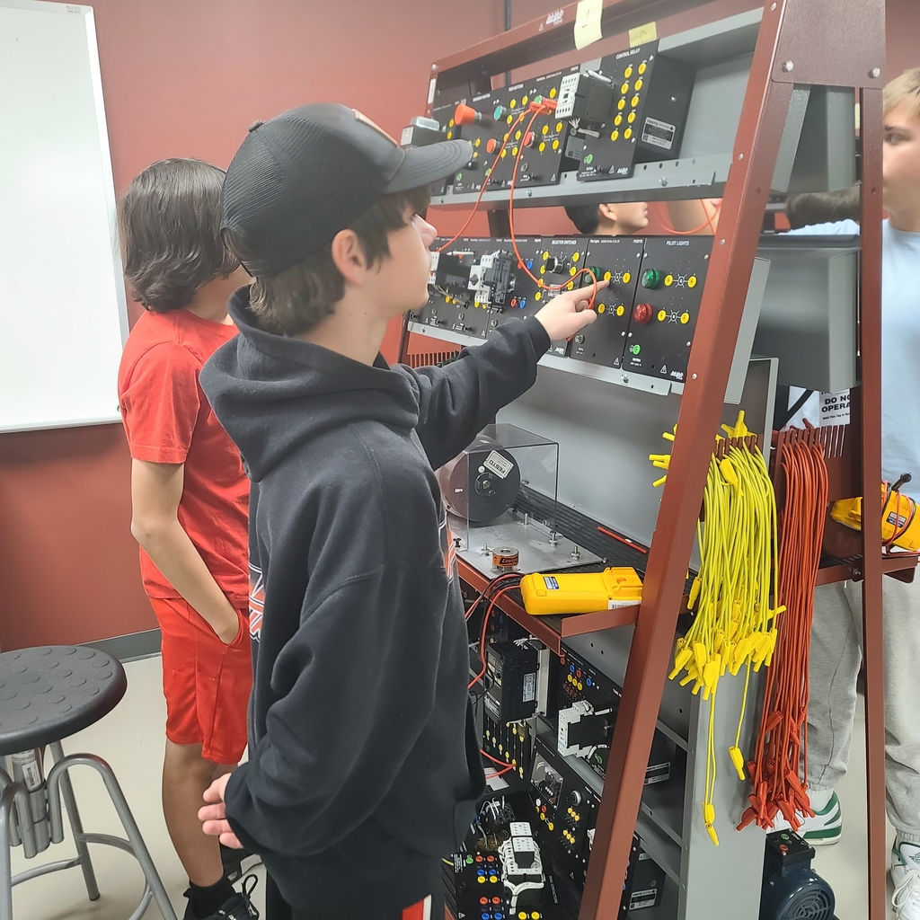 Mrs. Chott took students to MACC-Columbia to explore the Mechatronics Department. Students were able to learn about PLCs, AC/DC Electronics, and Robotics, and explore how these skills are used in advanced manufacturing and technology careers. 