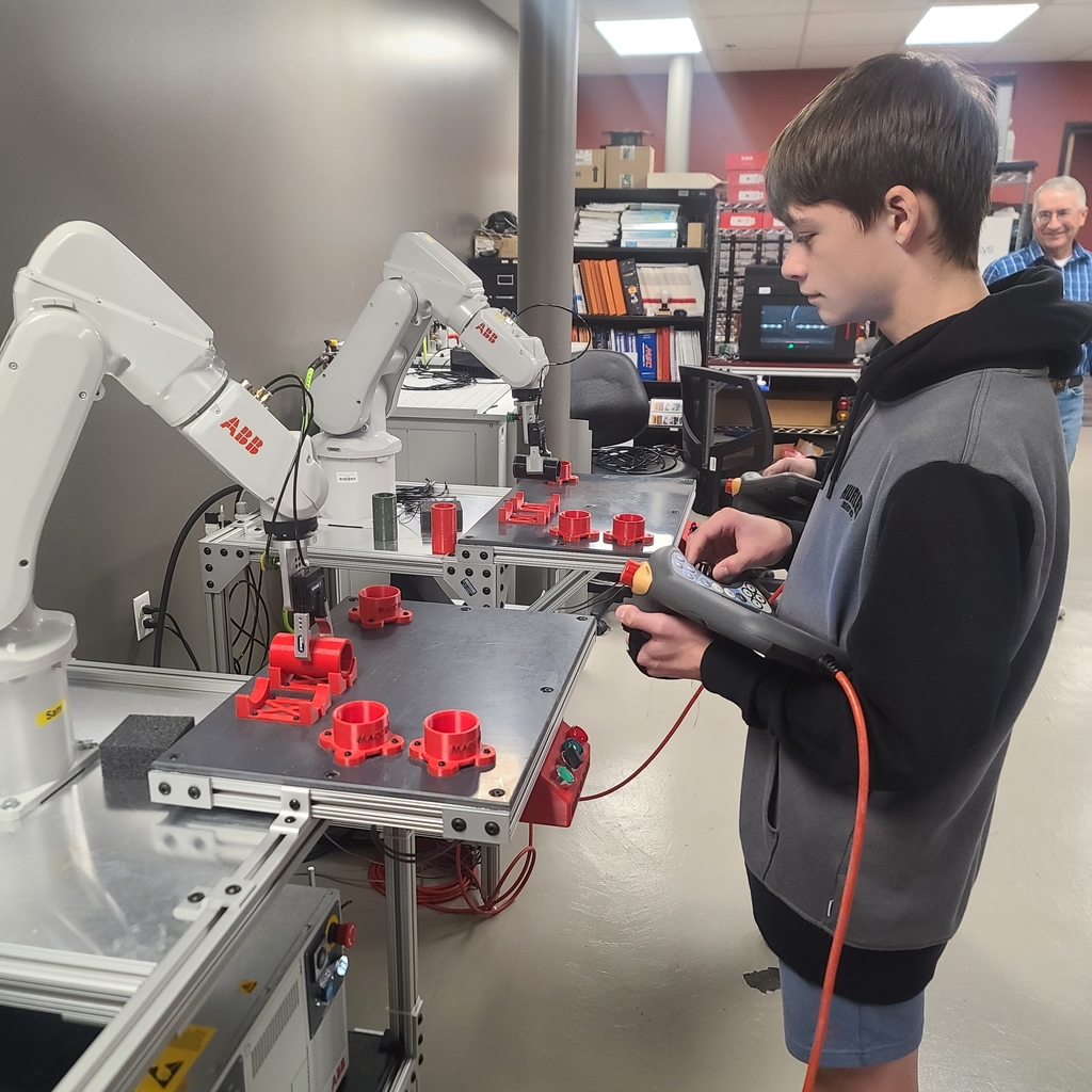 Mrs. Chott took students to MACC-Columbia to explore the Mechatronics Department. Students were able to learn about PLCs, AC/DC Electronics, and Robotics, and explore how these skills are used in advanced manufacturing and technology careers. 
