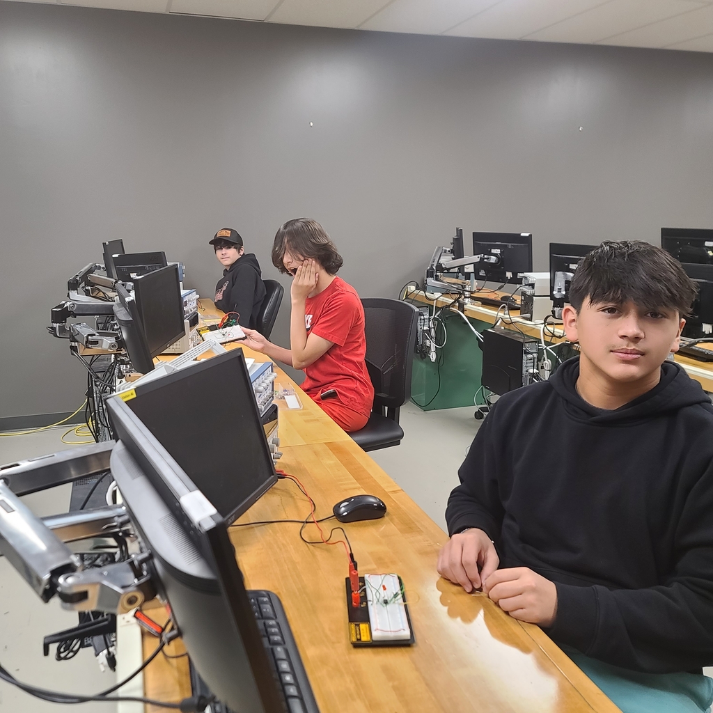 Mrs. Chott took students to MACC-Columbia to explore the Mechatronics Department. Students were able to learn about PLCs, AC/DC Electronics, and Robotics, and explore how these skills are used in advanced manufacturing and technology careers. 