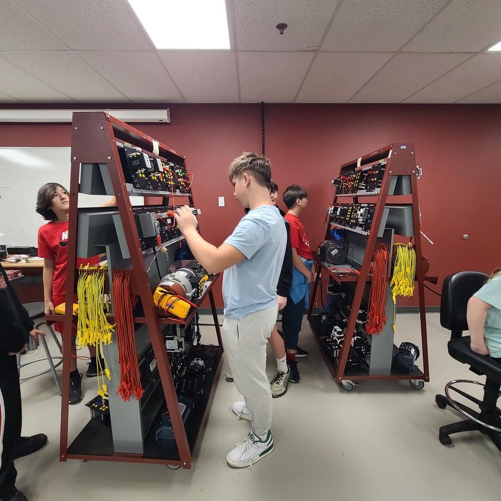 Mrs. Chott took students to MACC-Columbia to explore the Mechatronics Department. Students were able to learn about PLCs, AC/DC Electronics, and Robotics, and explore how these skills are used in advanced manufacturing and technology careers. 