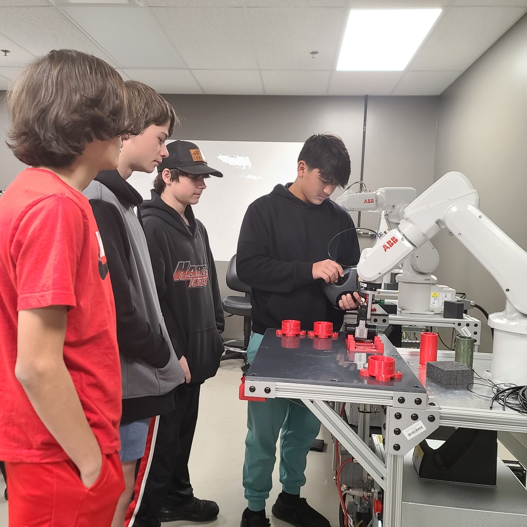 Mrs. Chott took students to MACC-Columbia to explore the Mechatronics Department. Students were able to learn about PLCs, AC/DC Electronics, and Robotics, and explore how these skills are used in advanced manufacturing and technology careers. 