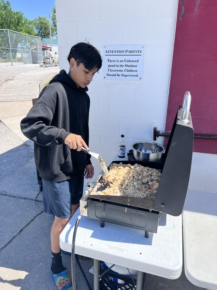 8th graders cooking outside 