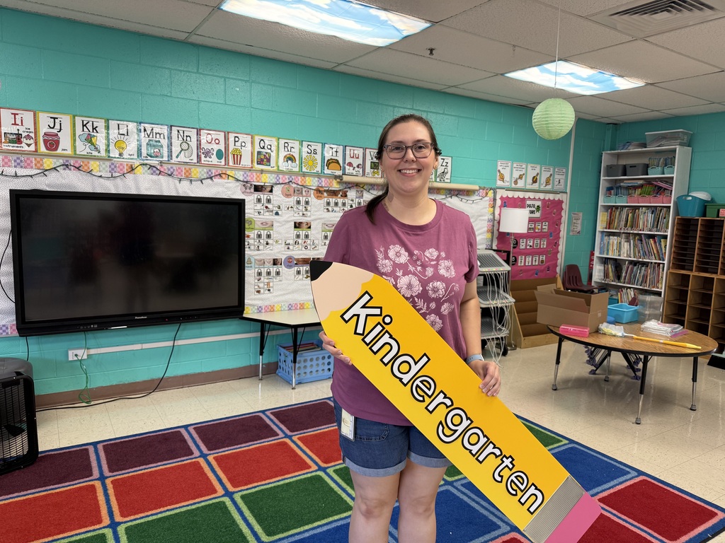Nutter Fort Primary Teacher Welcoming Students Back to school