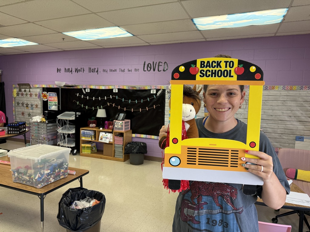 Nutter Fort Primary Teacher Welcoming Students Back to school