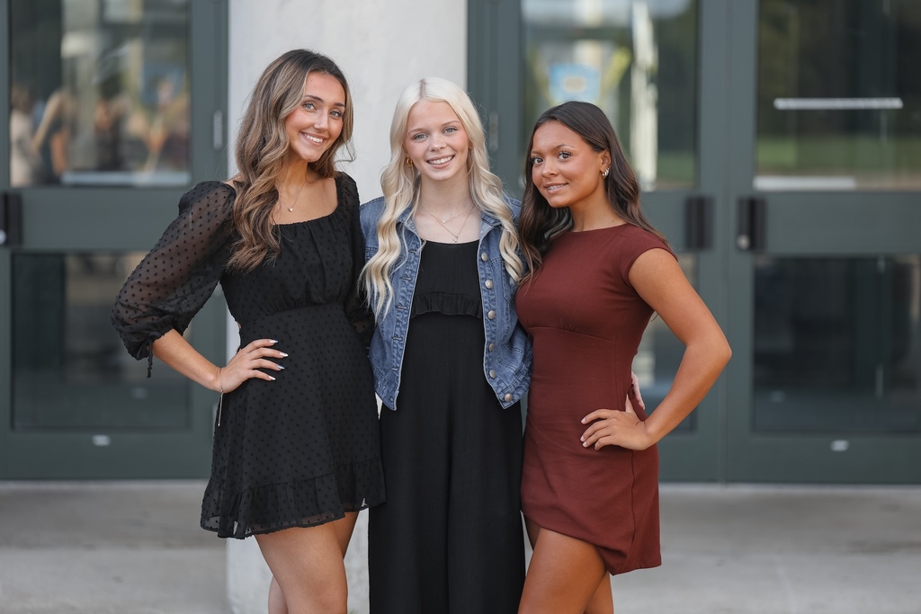 Junior Princesses Samera Butler, Leah Groves, and Makenzie Mcintyre