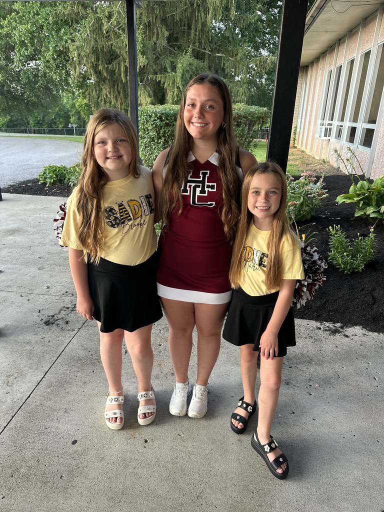 Cheerleaders welcomed us!