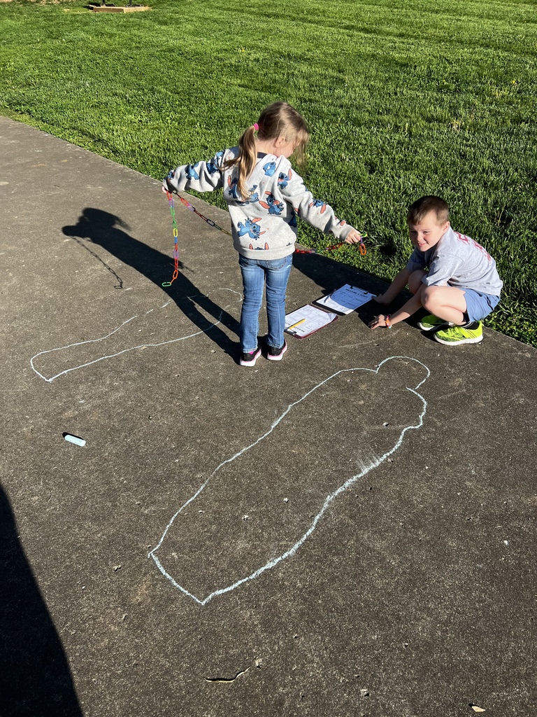 students using paper clips to measure the outline of their shape.