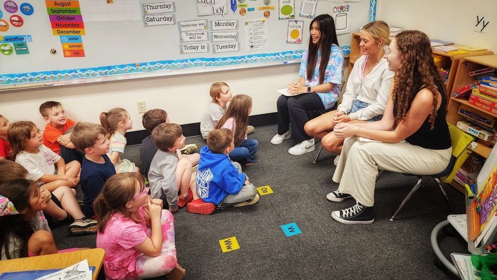 HHS Senior Girls read to Kindergarteners