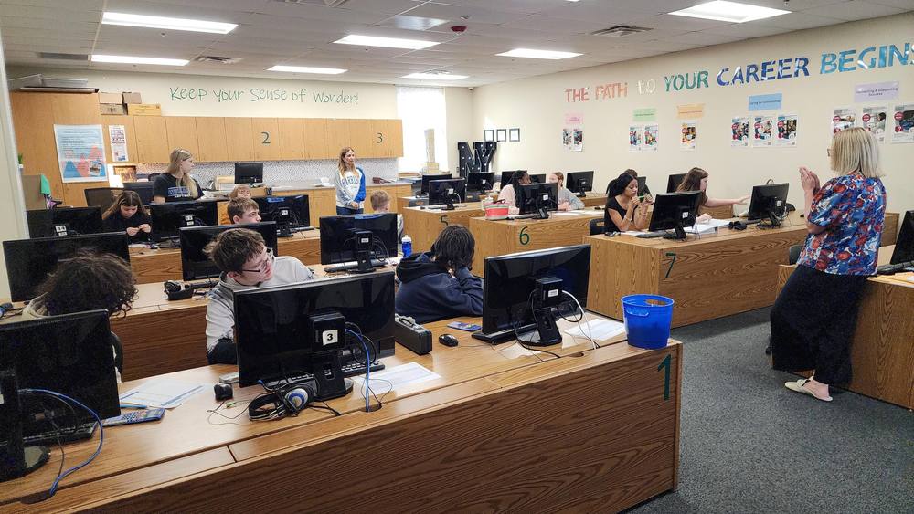 Spree Ragland speaks to students