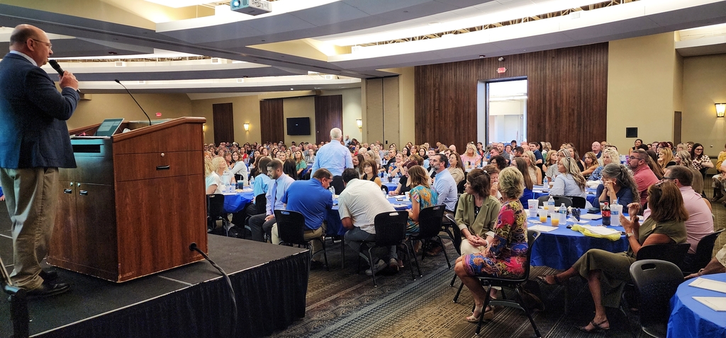 Assistant Superintendent Lewis Villines welcomes new staff