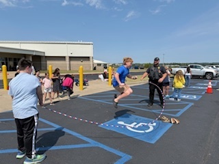 Beautiful day for some fun! Our HMS School Resource Officer spent time enjoying the sunshine and making memories with our awesome 5th graders today ☀️👮♂️📚 #HMSPride #CommunityConnection #SROinAction