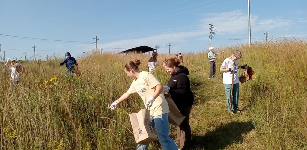 🌾 On Tuesday, 2nd Period EAST partnered with Chas McCoy from The Nature Conservancy along with Joan Lipsmeyer and her husband to collect prairie grass seeds. These seeds will be used to replant areas impacted by the road construction on Goblin Drive.  💡 The experience also inspired fresh ideas for future EAST projects connected to Baker Prairie—exciting things ahead!
