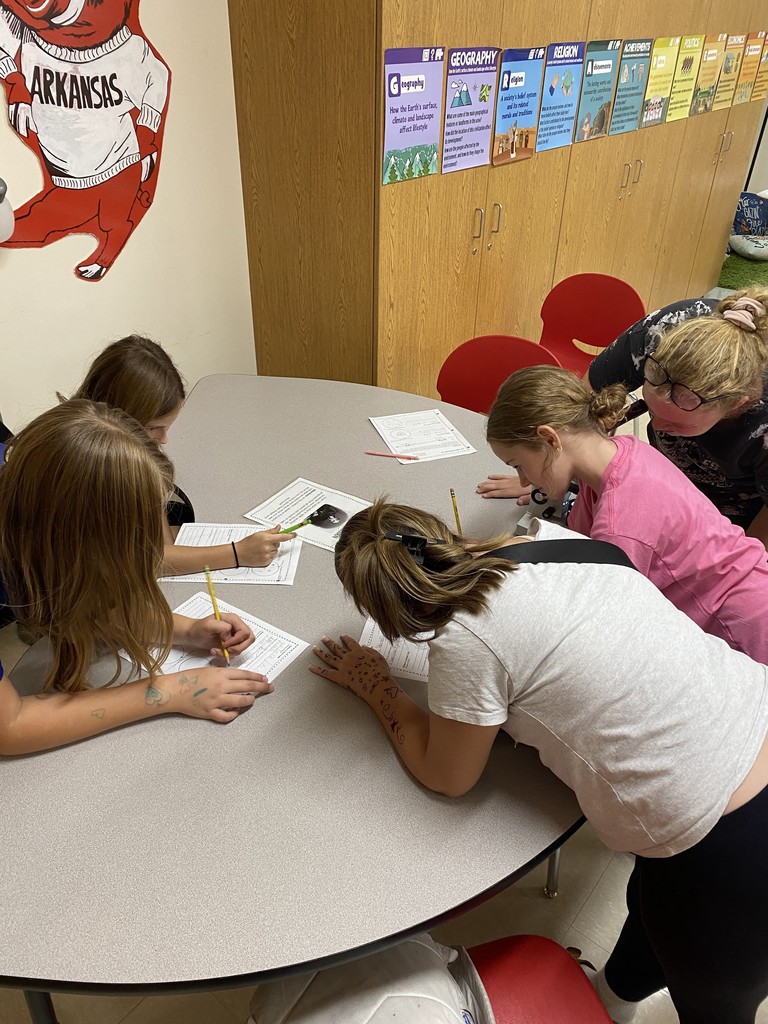 Mr. Ditmanson’s 6th Grade Science class explored Cell Theory with a hands-on microscope lab. 🔬🧬 Students had a blast discovering the building blocks of life up close! 👀✨ #HarrisonMiddleSchool #Goblins #ScienceFun #FutureScientists #STEMRocks  