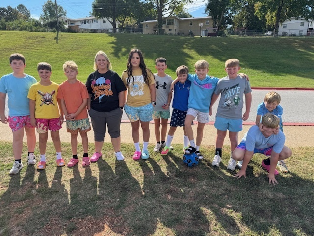 🎉 Students and teachers had a blast swapping roles for Opposite Day during Homecoming Week! 👩‍🏫➡️👩‍🎓 The laughter and creativity made it a day to remember! 💙💛 #OppositeDay #HomecomingWeek #GreatGoblins  #HarrisonMiddleSchool