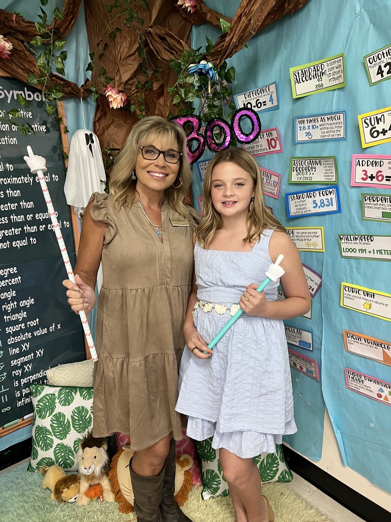 🎉 Students and teachers had a blast swapping roles for Opposite Day during Homecoming Week! 👩‍🏫➡️👩‍🎓 The laughter and creativity made it a day to remember! 💙💛 #OppositeDay #HomecomingWeek #GreatGoblins  #HarrisonMiddleSchool