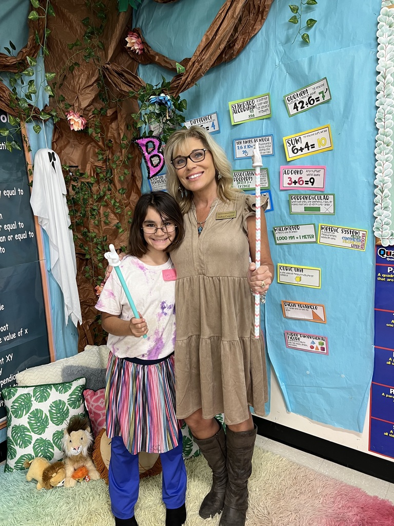 🎉 Students and teachers had a blast swapping roles for Opposite Day during Homecoming Week! 👩‍🏫➡️👩‍🎓 The laughter and creativity made it a day to remember! 💙💛 #OppositeDay #HomecomingWeek #GreatGoblins  #HarrisonMiddleSchool