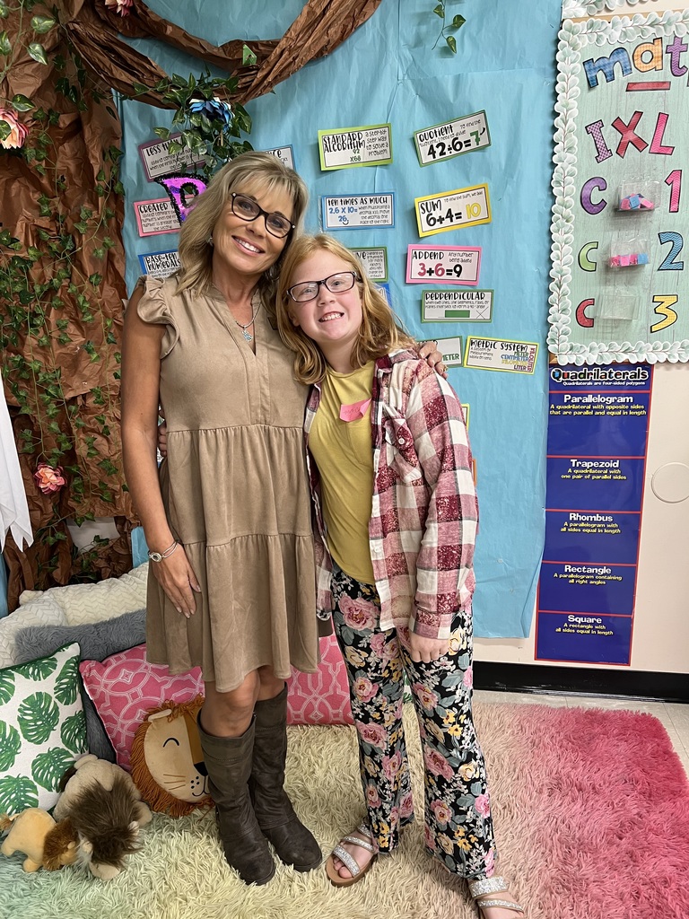🎉 Students and teachers had a blast swapping roles for Opposite Day during Homecoming Week! 👩‍🏫➡️👩‍🎓 The laughter and creativity made it a day to remember! 💙💛 #OppositeDay #HomecomingWeek #GreatGoblins  #HarrisonMiddleSchool